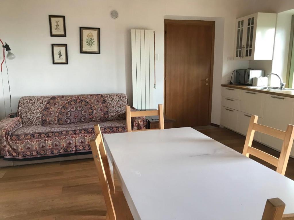 Appartamento La Camelia Ameno Zimmer foto